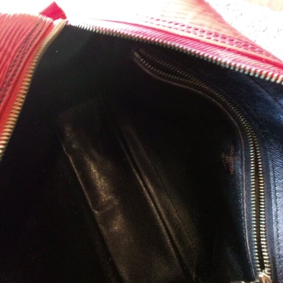 Louis Vuitton Vintage Epi Red Leather Crossbody Bag w/Dustbag - Picture 6 of 7